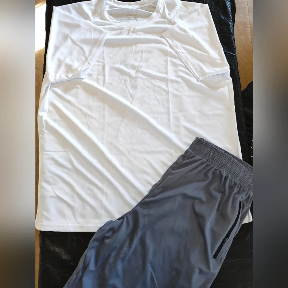 Men's Athletic White T-Shirt and Gray Shorts Set - Picture 1 of 3